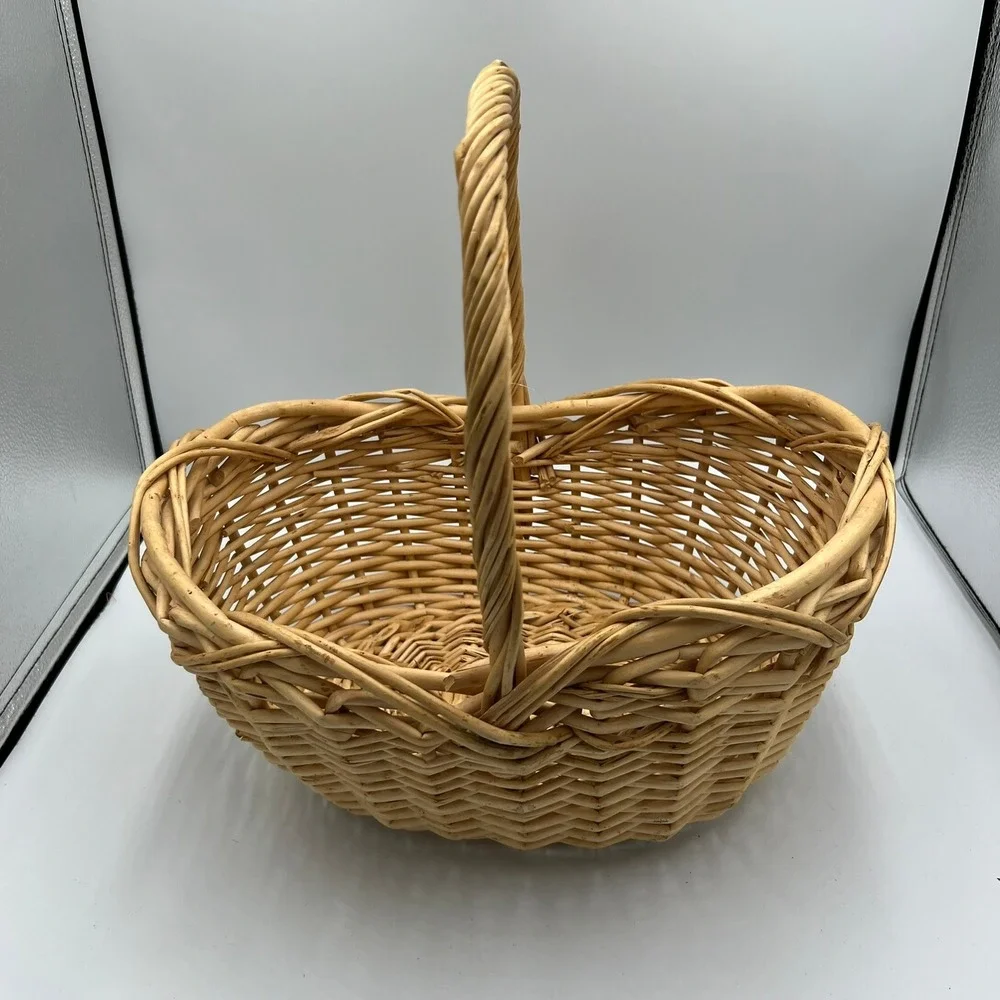 Woven Wicker Basket Unisex Medium Tan Very Good Rustic Scalloped Rim